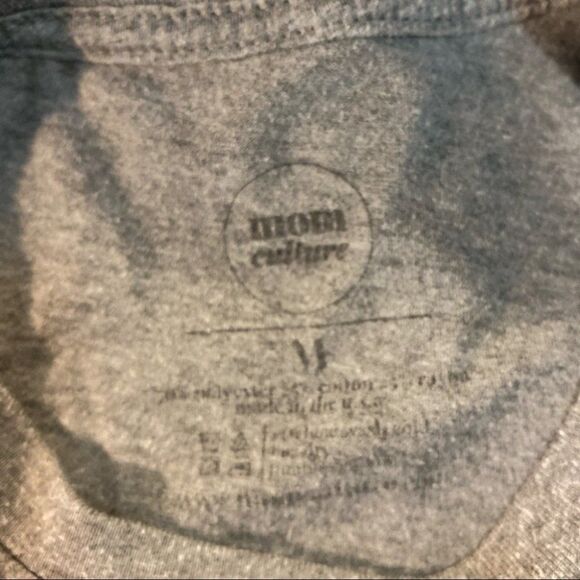 𝅺$5 add on item$ Mom Culture basic mom graphics in gray. Size medium - Picture 4 of 6